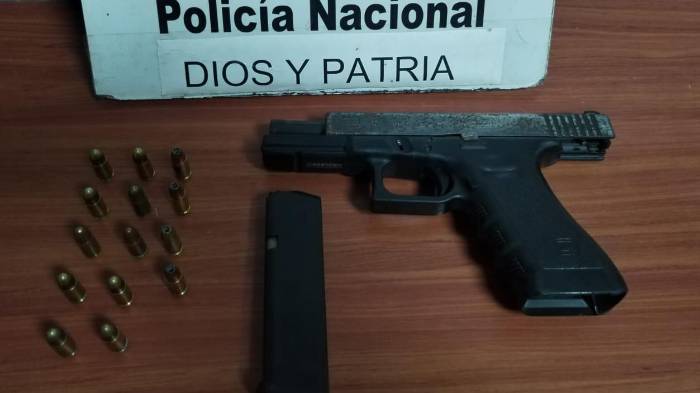 Las autoridades judiciales investigan la procedencia de este arma de fuego decomisado