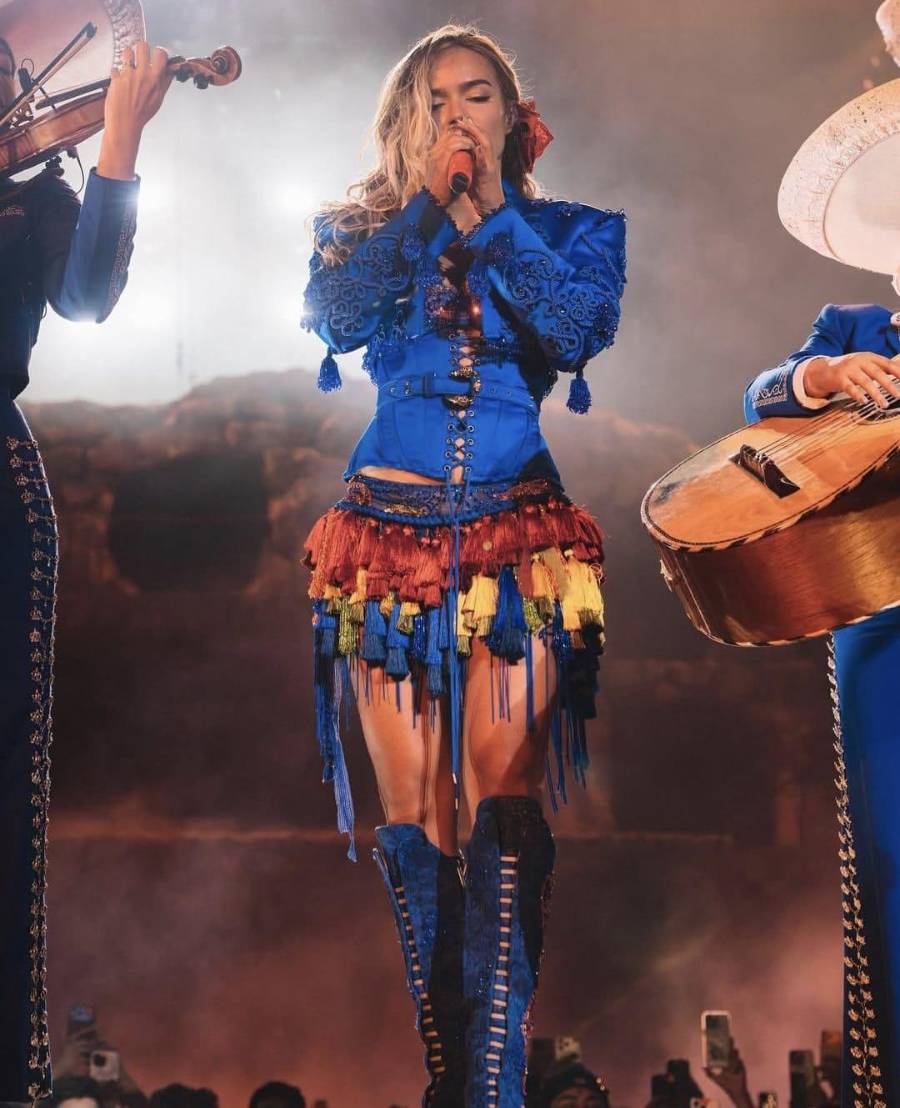 Durante sus dos participaciones en Coachella, Karol G dio un despligue de moda.