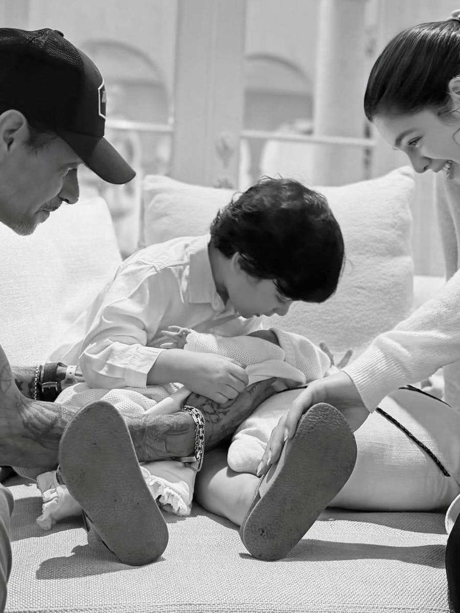 Ayer, 21 de julio, Marc Anthony y Nadia Ferreira publicaron las primeras imagenes de la nueva integrante de la familia.