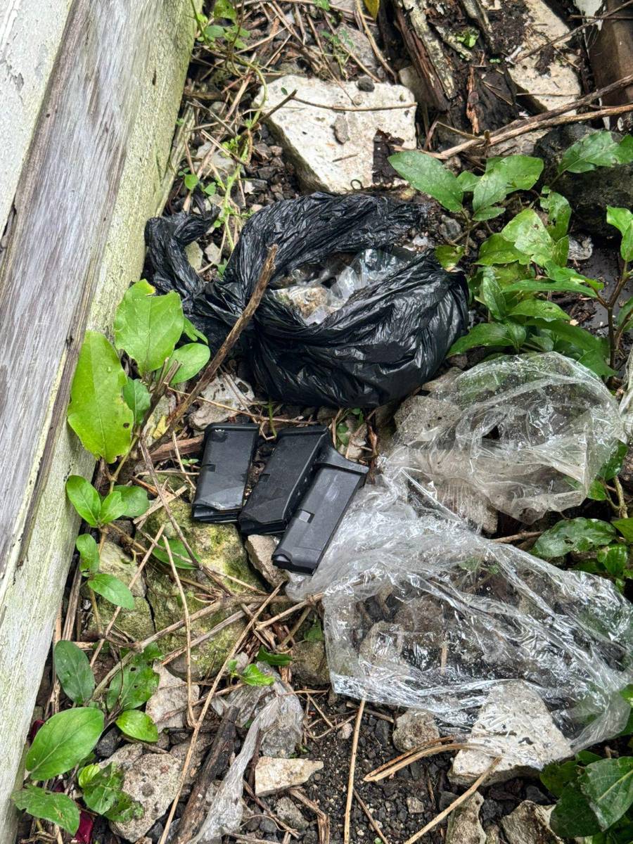 Droga y armas decomisadas durante allanamiento en Río Abajo.