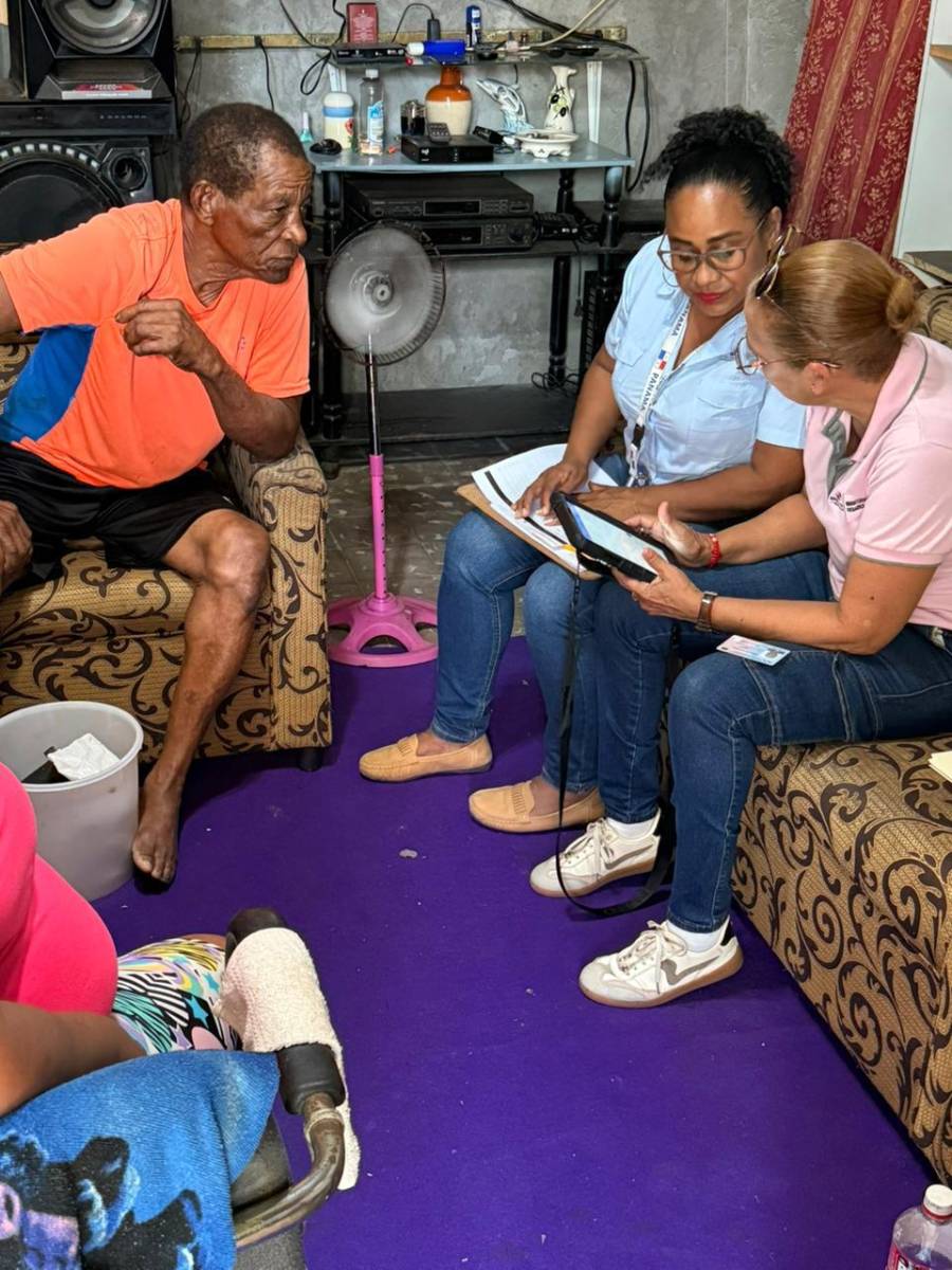 Casa por casa: MIDES verifica quién califica para 120 a los 65