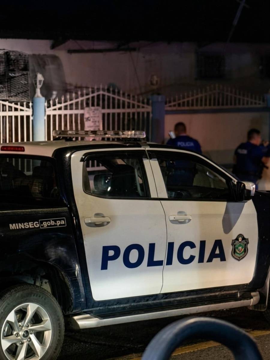 La escena fue acordonada por unidades policiales mientras peritos del Ministerio Público realizaban el levantamiento del cuerpo y la recolección de evidencias.