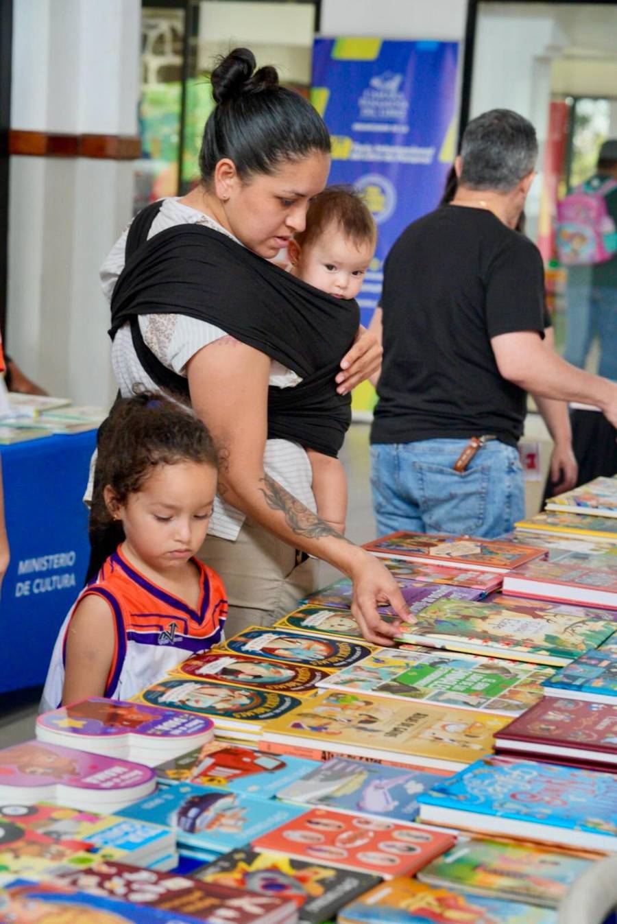 Más de cinco mil libros dan vida al Primer Festival de Libros Infantiles y Juveniles en el Parque Omar