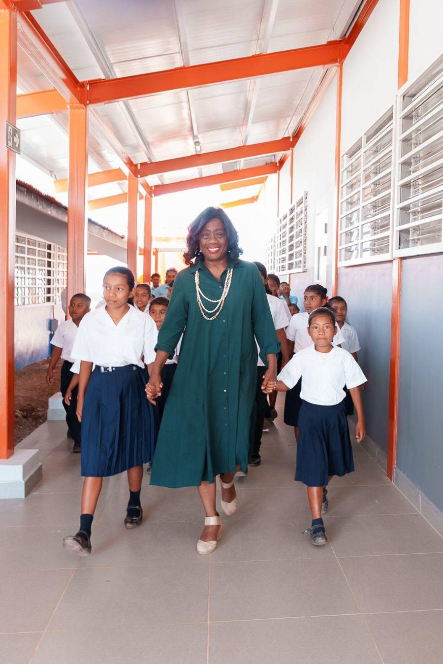 Con internet satelital y energía fotovoltaica: así es la nueva escuela en Cañazas de Veraguas