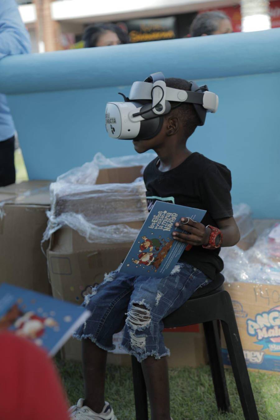 Alcaldía de Colón y Cobre Panamá encienden la Navidad en el Paseo Marino