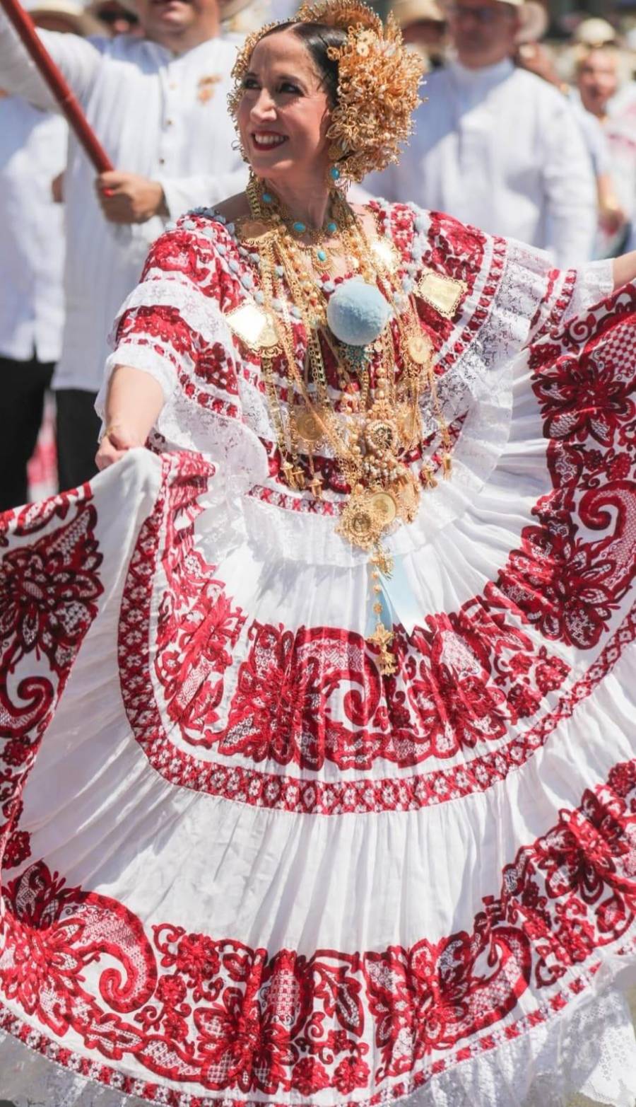 Ministra de Cultura, Maruja Herrera fue la abanderada del Desfile de las Mil Polleras 2026.
