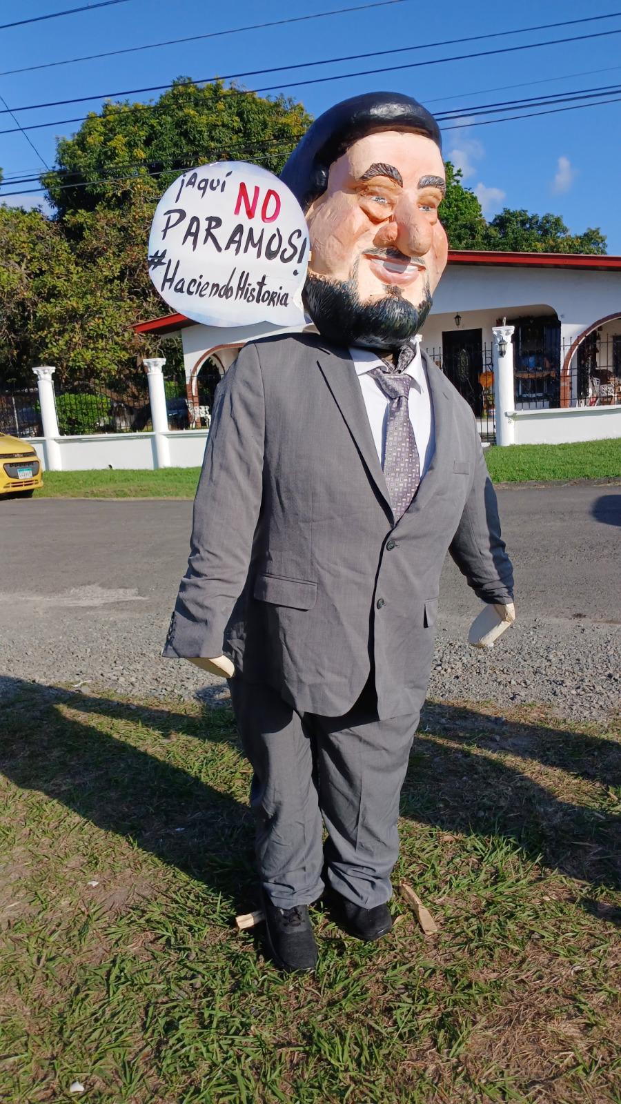 Muñeco del diputado Edwin Vergara, representante del circuito 13-3 de Chame y San Carlos