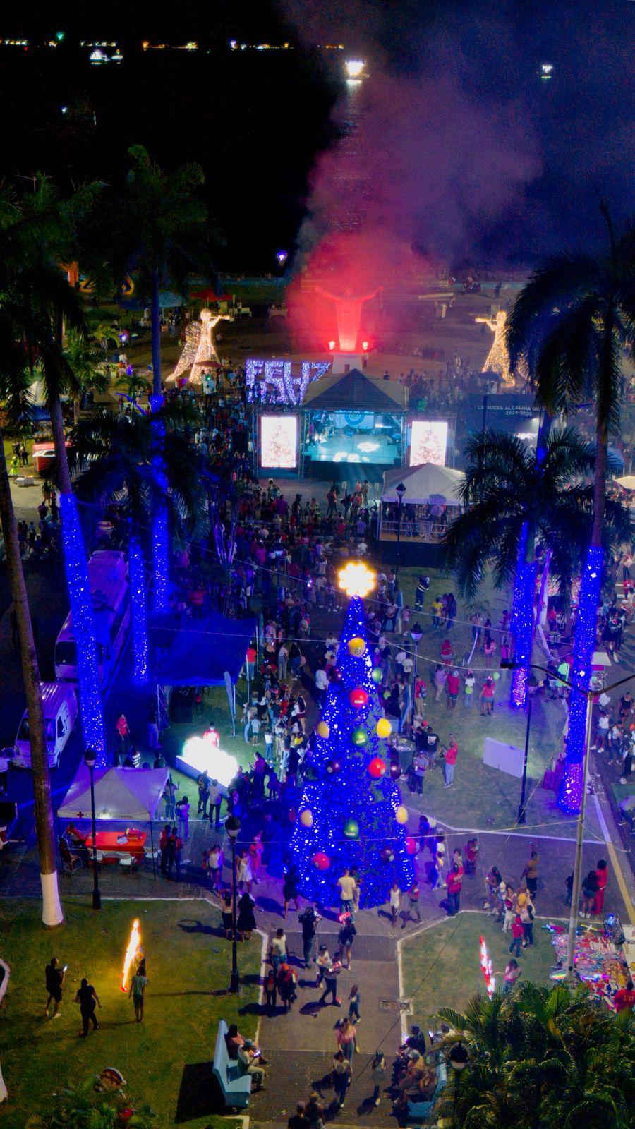 Alcaldía de Colón y Cobre Panamá encienden la Navidad en el Paseo Marino