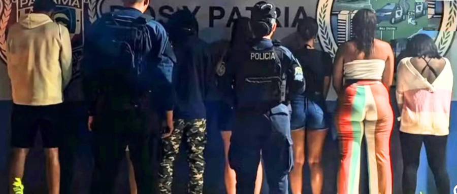Armaron un parking en una casa de playa ajena y les cayó la batida
