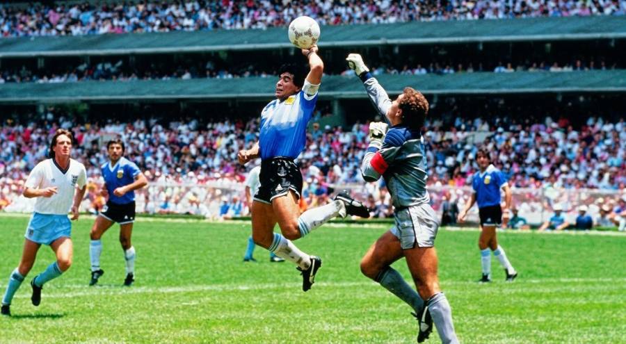Balón de la mano de Maradona a Inglaterra es subastado por más de $3 millones