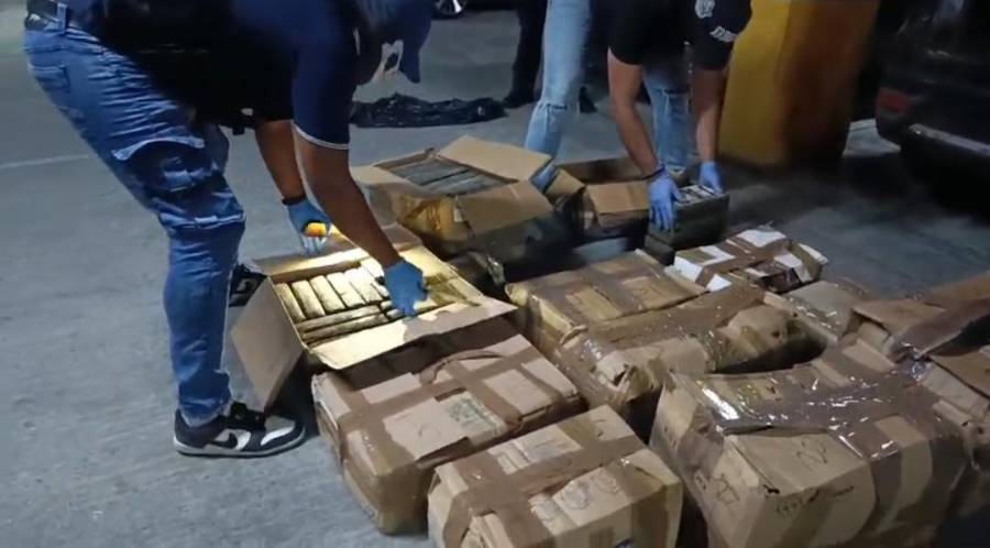 Juan Díaz: mujer trata de esconder más de 150 paquetes de supuesta droga, pero cayó