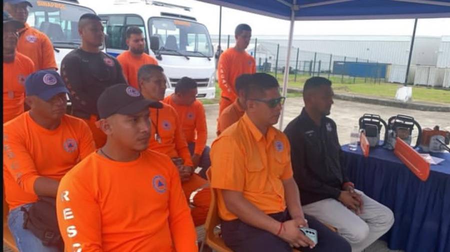 Los equipos especializados, distribuidos a los directores provinciales, permitirán atender desastres naturales y rescates de manera más rápida y eficiente durante la temporada lluviosa.