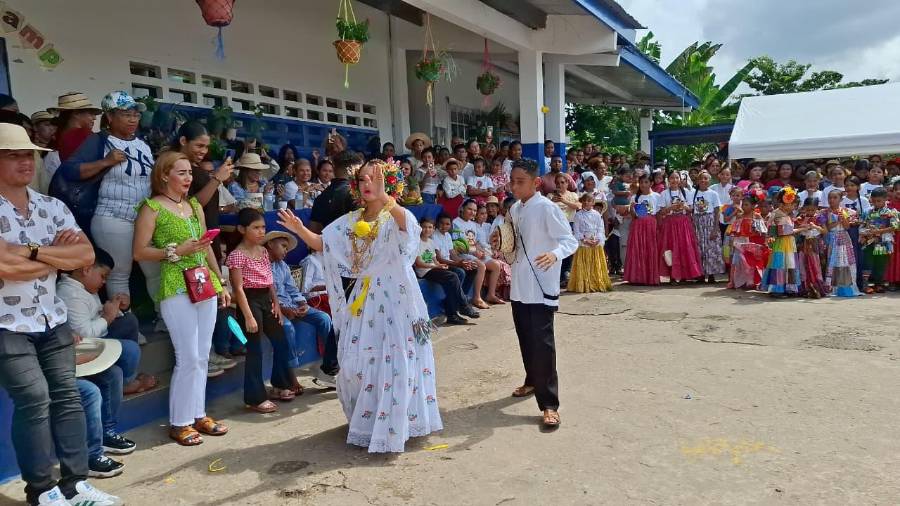 Reina de la Semana del Campesino a la usanza herrerana