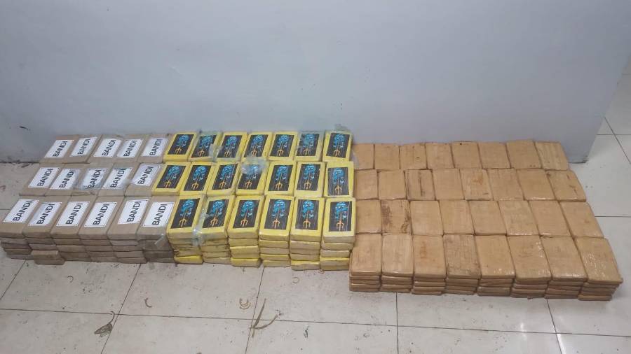 Las autoridades comprobaron que el vehículo contenía 340 paquetes de droga.