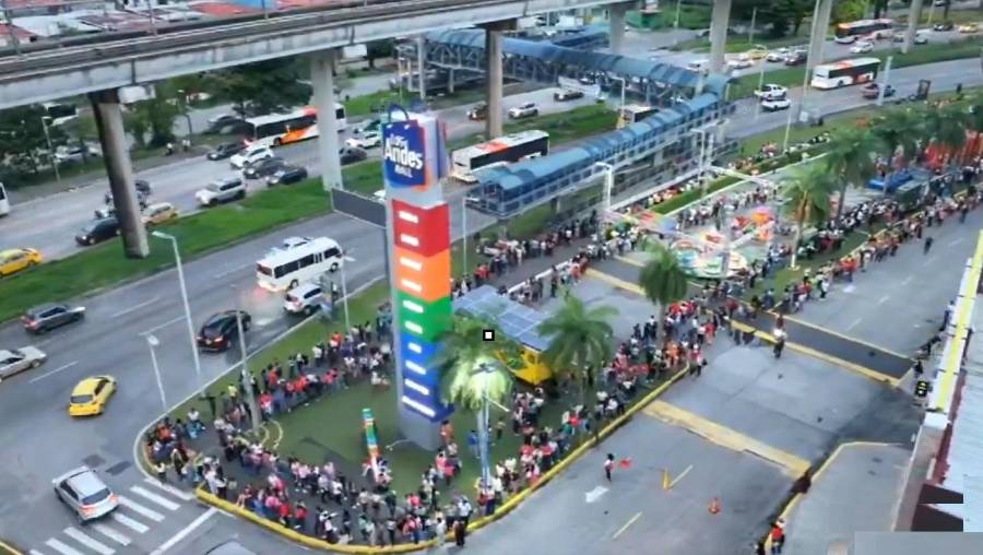 PASE-U en San Miguelito: Largas filas y quejas por supuestas ventas de cupos