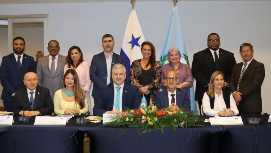 La Junta Directiva del Parlamento Latinoamericano y Caribeño (PARLATINO)