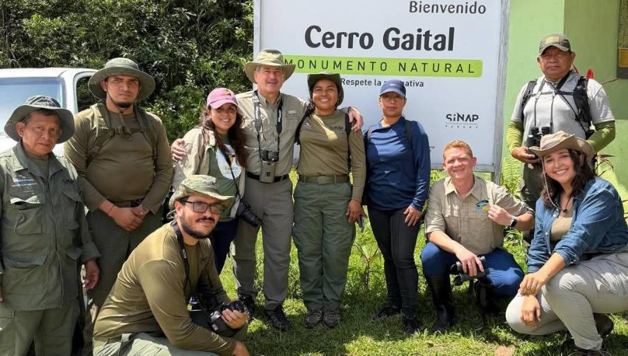 Ministro Navarro (c) participó del Global Big Day 2026 desde el Monumento Natural Cerro Gaital (El Valle) junto a guardaparque de MiAmbiente.