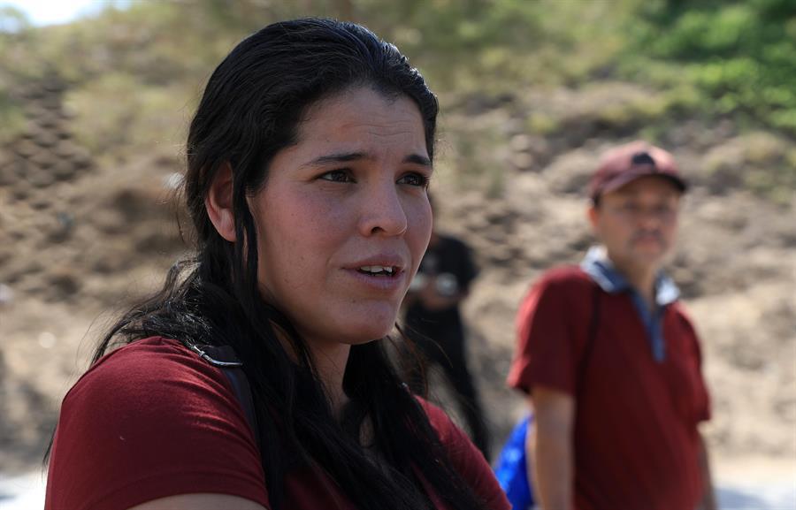 Darnelis Blanco, originaria de Venezuela, habla durante una entrevista con EFE, este viernes en Ciudad Juárez, Chihuahua (México).