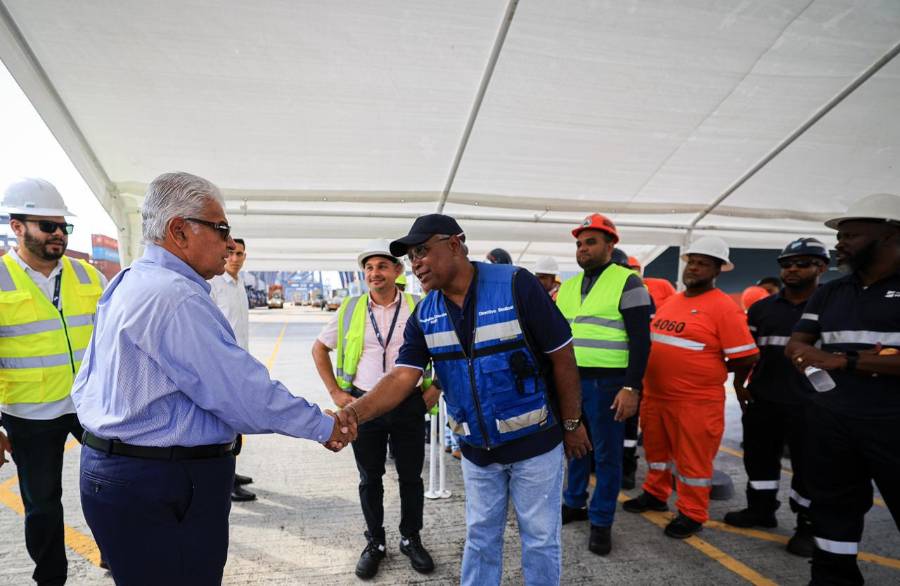 Puerto de Balboa funciona con personal 100% panameño: Mulino fue a inspeccionar