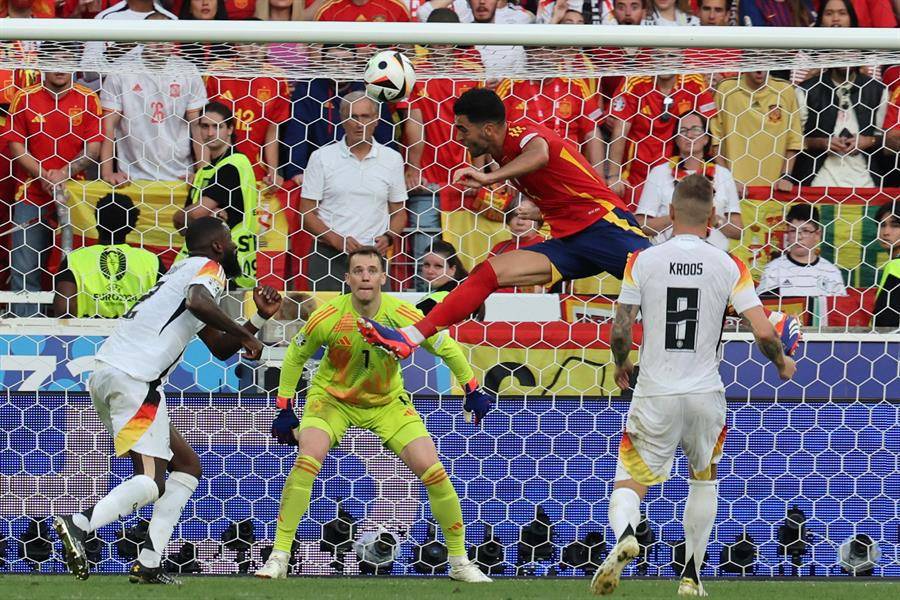 Mikel Merino y su sensacional golazo de cabeza a dos minutos del final del partido.