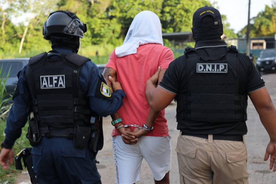 Otro sujeto que era buscado por un juez de cumplimiento también resultó aprehendido.