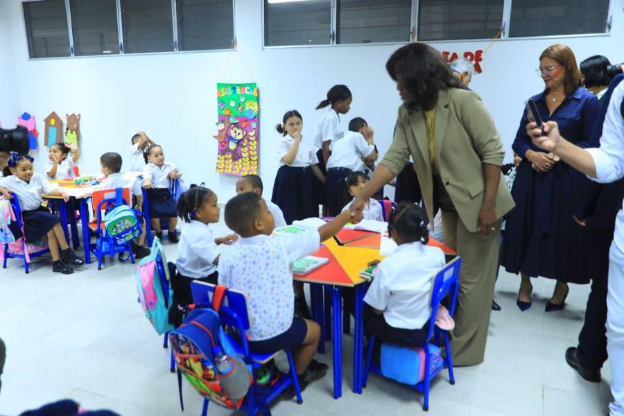 Tras nueve años de abandono, Mulino inaugura la escuela República de Venezuela