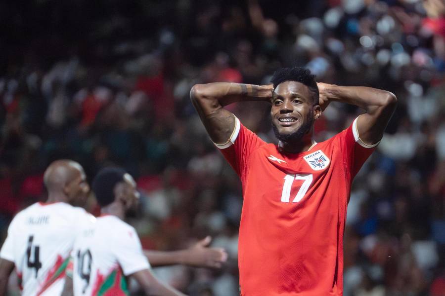 José Fajardo de Panamá reacciona este jueves, en un partido por las eliminatorias a la Copa Mundial 2026 entre Surinam y Panamá.