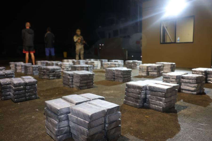 El mar no escondió la droga, pero sí hundió una lancha