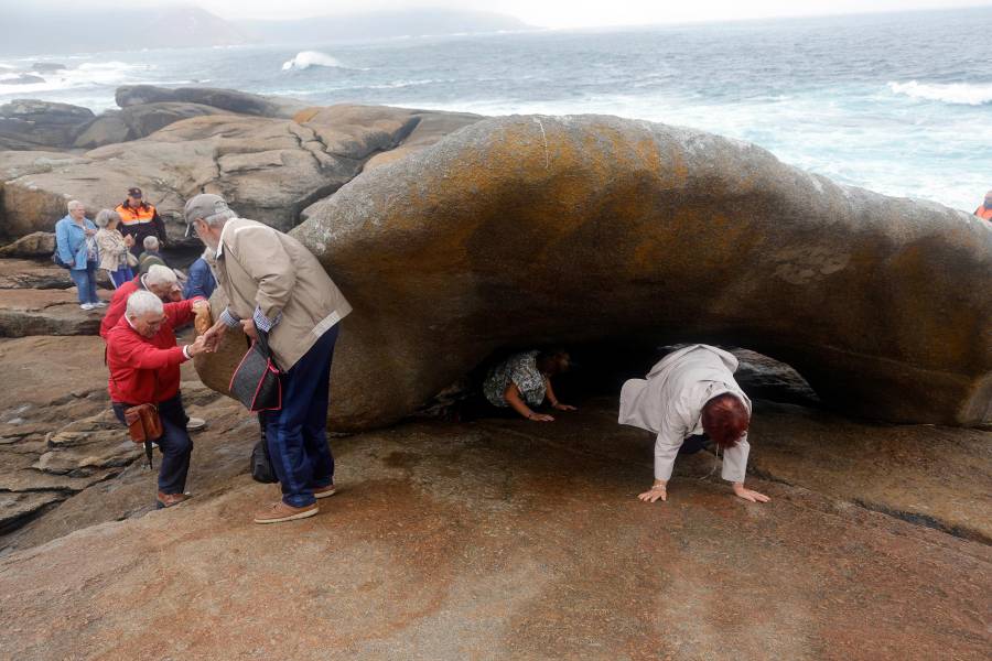 Muxía, la zona cero del ‘Prestige’, vuelve al foco internacional por sus populares piedras