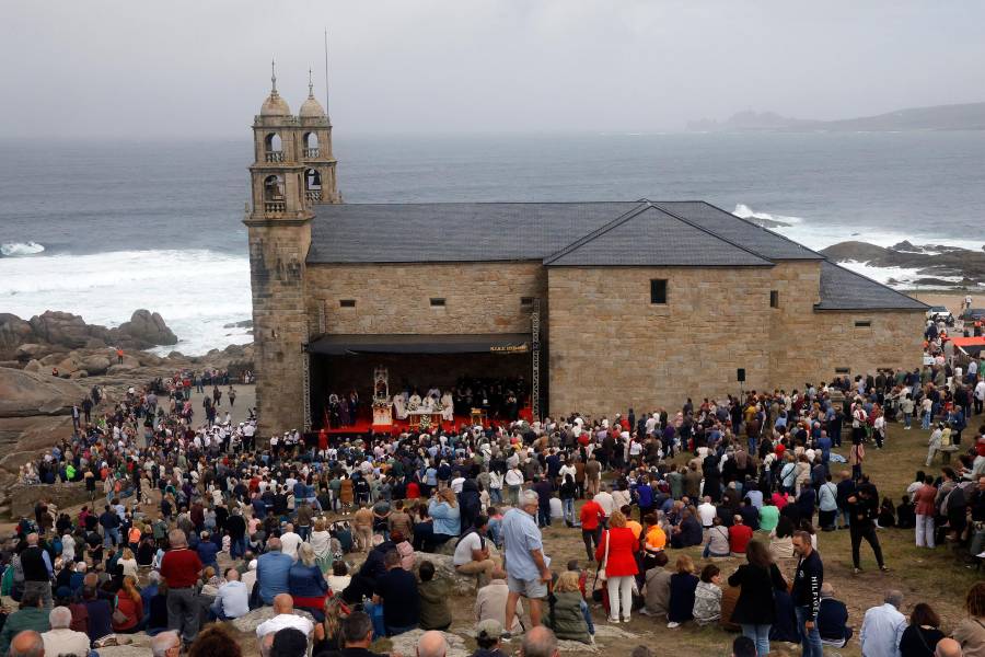 Muxía, la zona cero del ‘Prestige’, vuelve al foco internacional por sus populares piedras