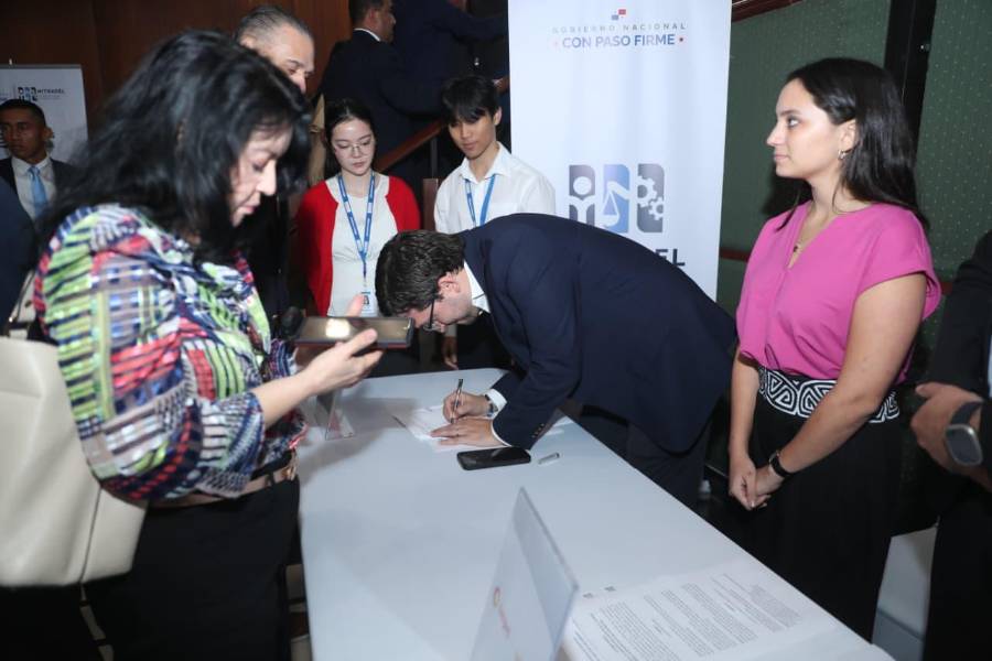 Oportunidades de empleo para jóvenes panameños con nueva Ley de Pasantías