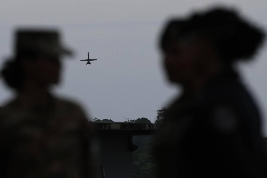 Aeronave no tripulada, conocida como un dron de vigilancia, volando en la inauguración del ejercicio multinacional Panamax 2026 este lunes, en la Base Aérea Teniente Octavio Rodríguez Garrido en el Distrito de Arraiján (Panamá).