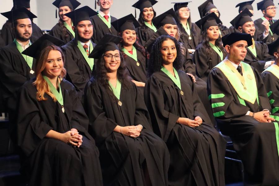 Sonrisas de los nuevos profesionales