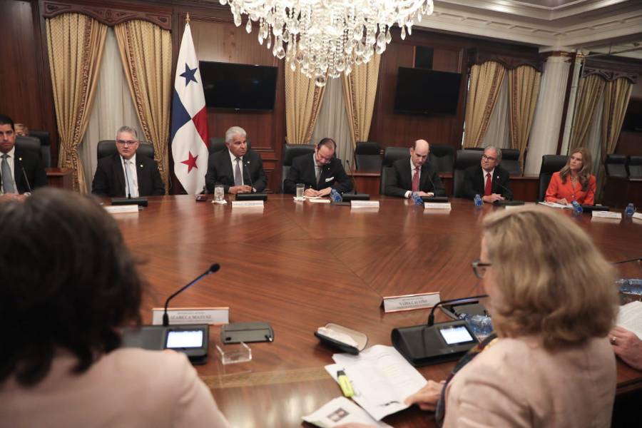 Reunión entre el presidente de la República, José Raúl Mulino, y la presidenta del BEI, Nadia Calviño.