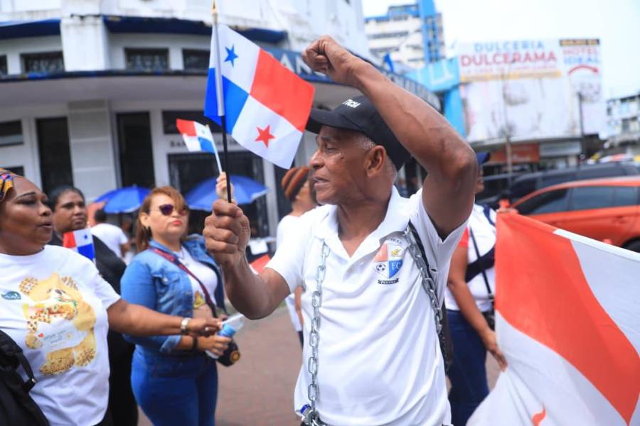 Exfuncionarios volvieron hoy a las calles para reclamar el pago de sus prestaciones.