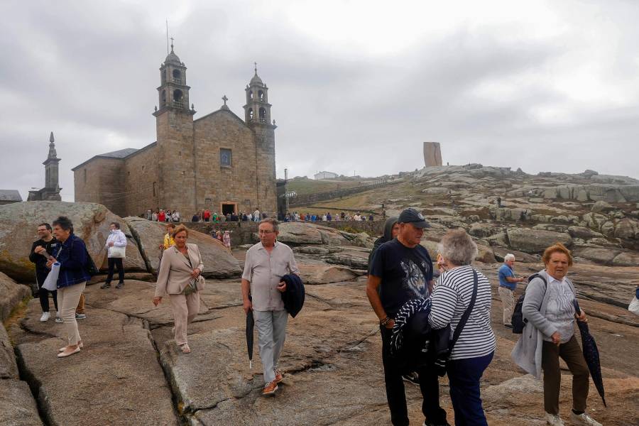 Muxía, la zona cero del ‘Prestige’, vuelve al foco internacional por sus populares piedras