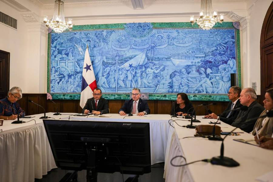 Este encuentro, desarrollado en el Salón Paz del Palacio de las Garzas.