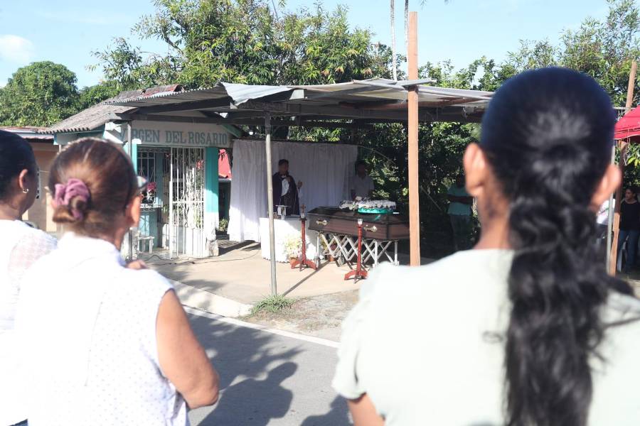 El adiós a Elena Barría, primera víctima del terremoto en Panamá