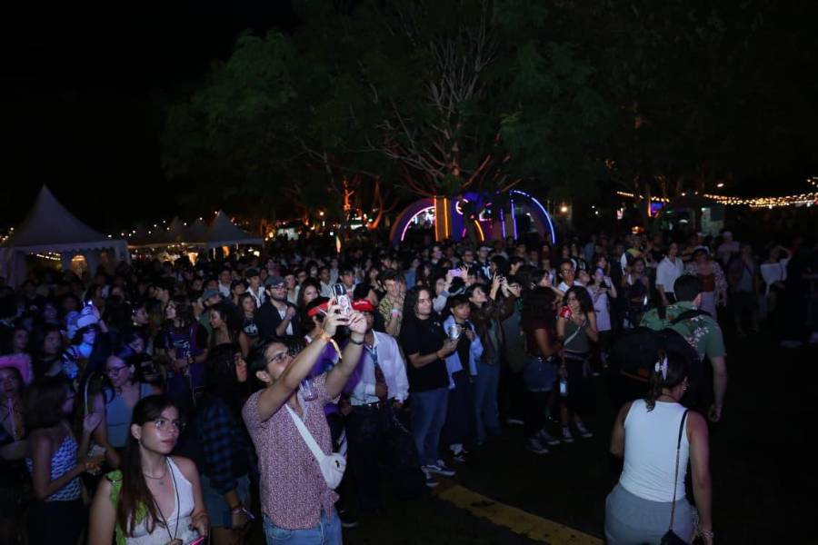 La tarima se encendió con grandes bandas y artistas del patio que hicieron gozar al público que abarrotó la Ciudad del Saber.