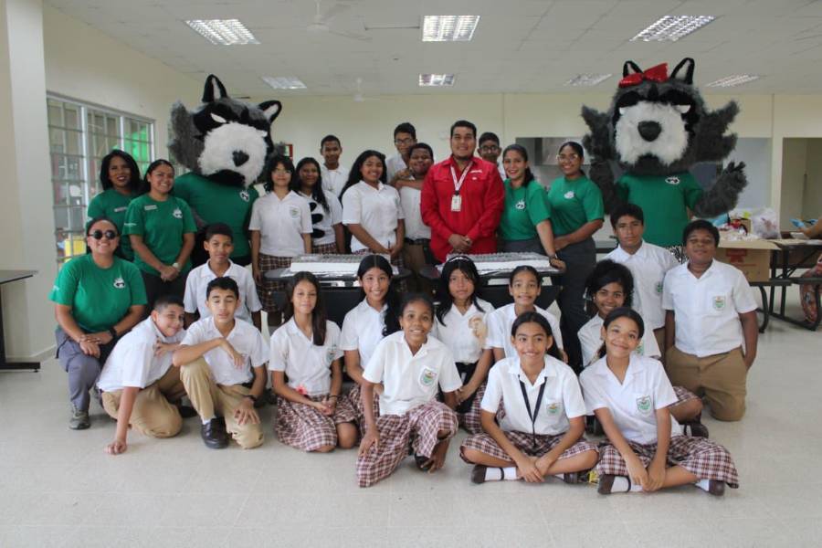 Homenaje a los docentes: luz que guía generaciones