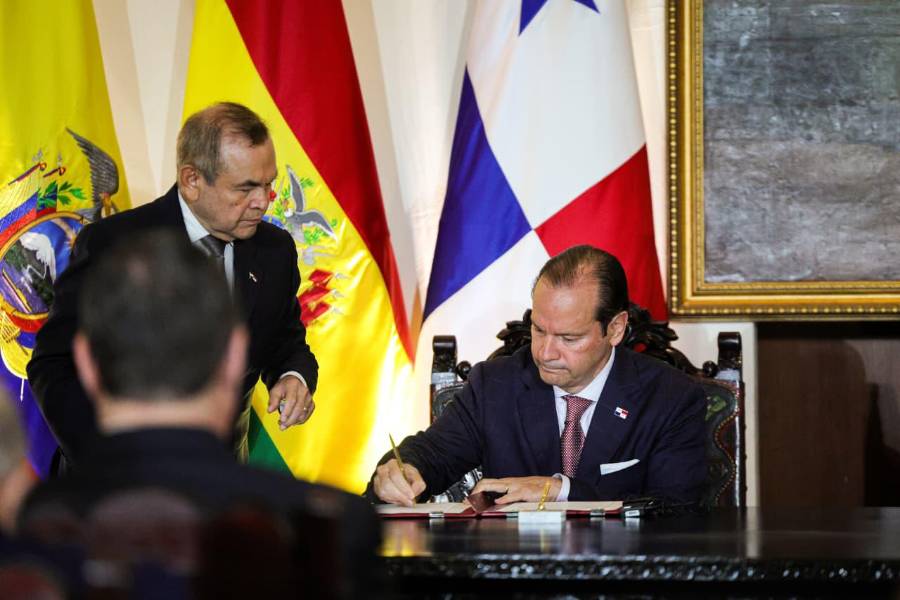 Panamá recibe donación de actas originales del Congreso Anfictiónico de 1826
