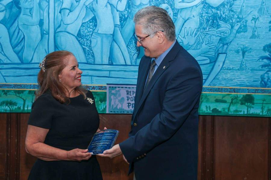 Merecido homenaje.