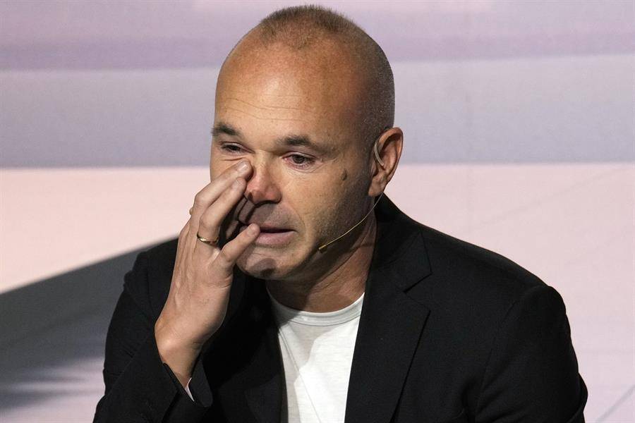 El Bayern rinde homenaje a Iniesta en su retirada