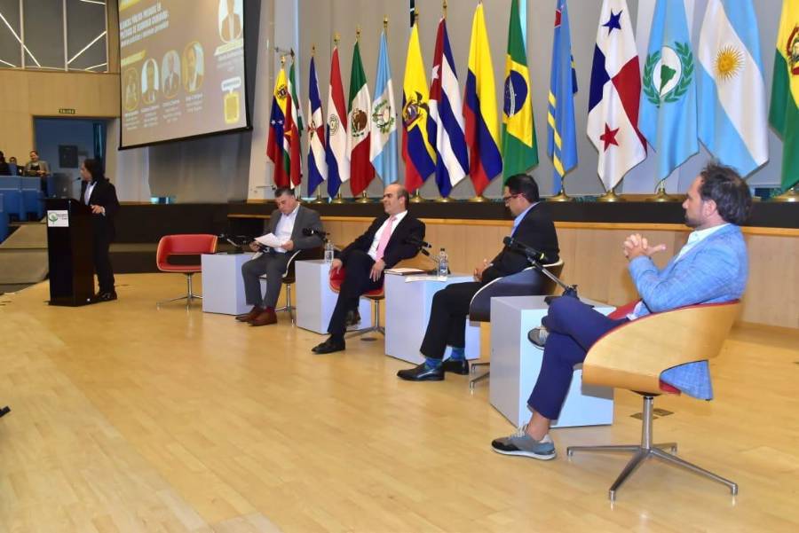 Conferencia magistral sobre seguridad ciudadana y cooperación regional.