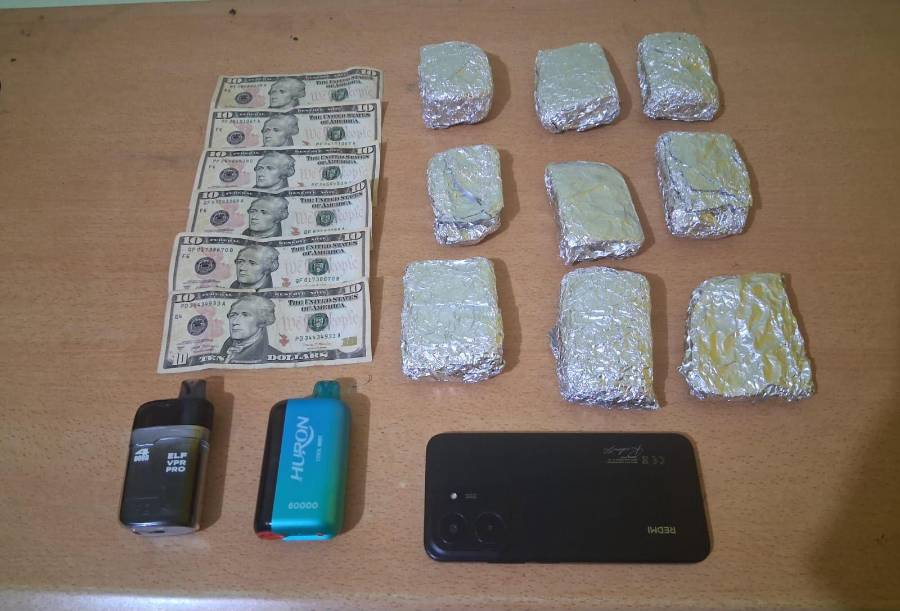 Instructor de banda de música cae con presunta droga