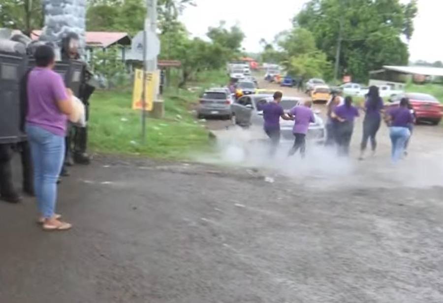 MOMENTO EN QUE LANZAN LACRIMÓGENEOS.