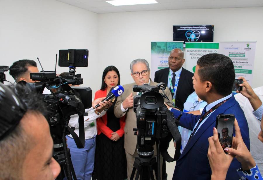 El ministro de Salud, Fernando Boyd Galindo.