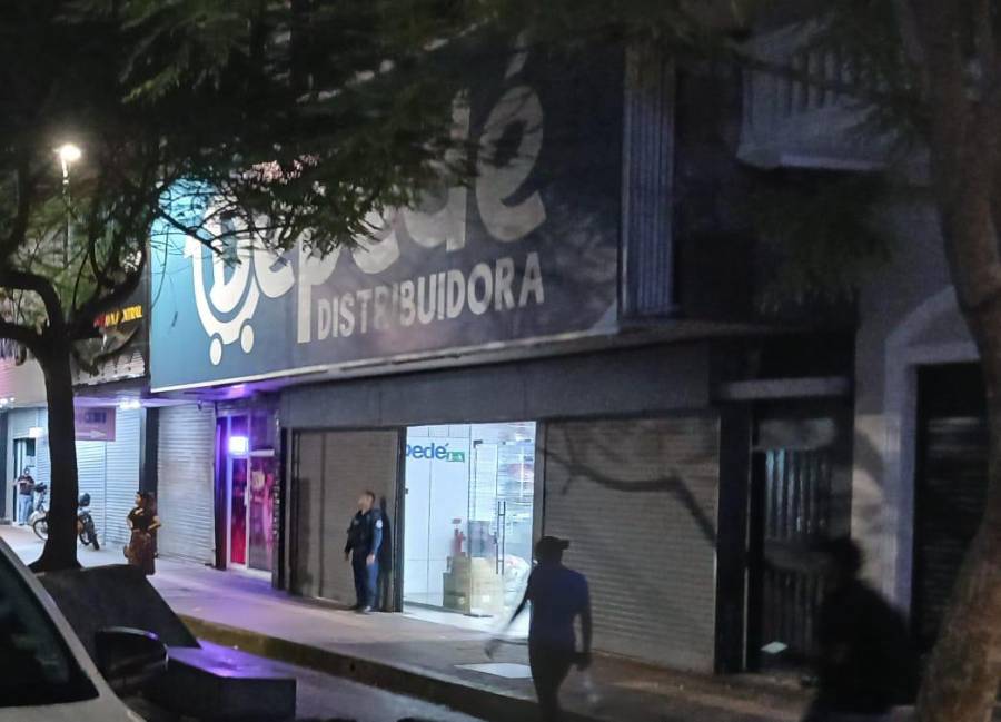 Incautan más de 25 mil productos en local de Santa Ana