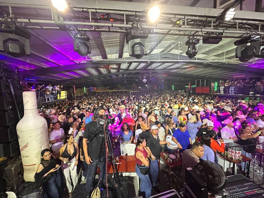 Alfredo Escudero celebra 80 años de vida y éxitos en una noche histórica para la música típica