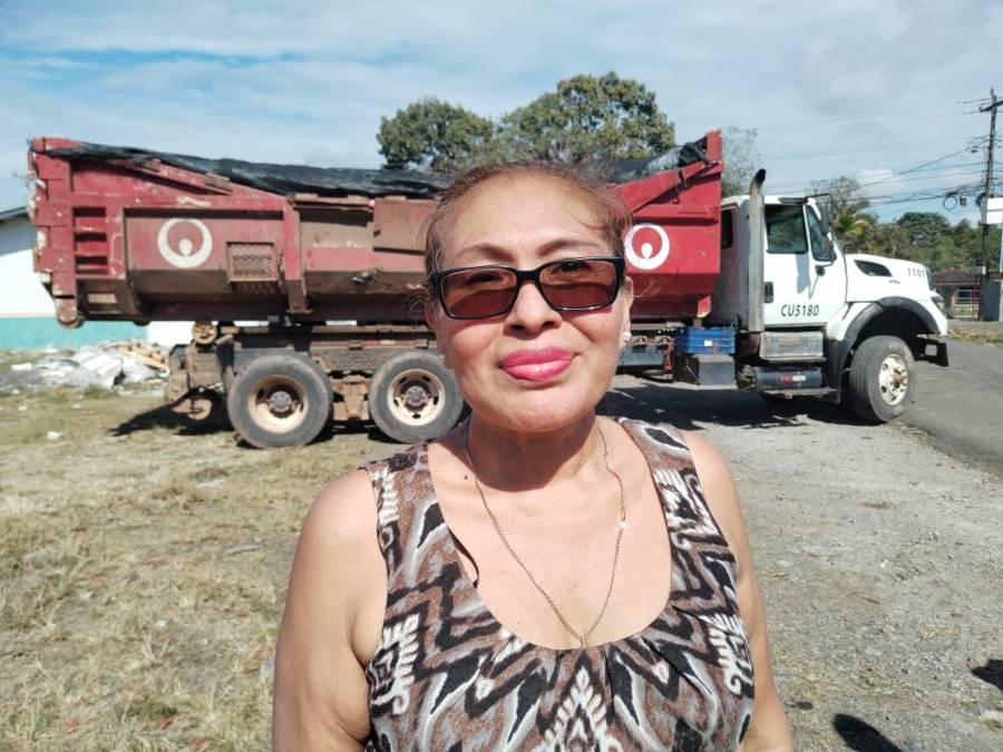 Lestelina González: “ESTAS RECOLECCIONES SON UN PALIATIVO. PAGAMOS PARA QUE NOS RECOJAN LA BASURA, NO PARA LLEVARLA A UN CENTRO DE ACOPIO”.